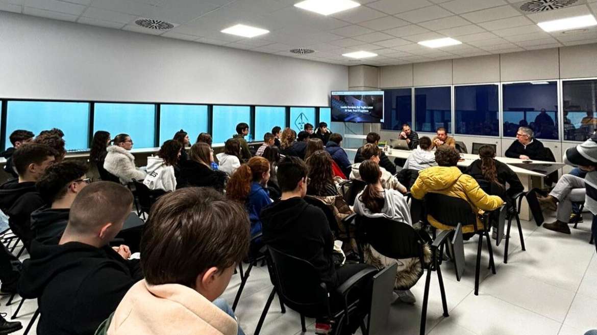 Studenti del Bonsignori in visita da CMM: un’occasione per coniugare Robotica educativa e Orientamento